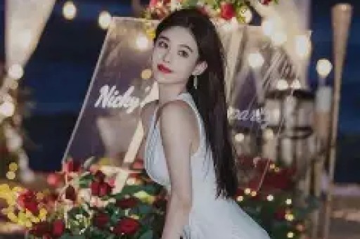 关晓彤被内涵潜规则：更可怕的是所有人都在等塌房