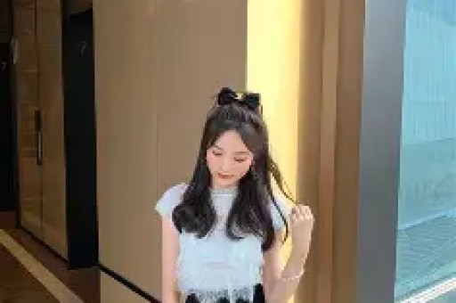 43岁范冰冰近况曝光邮轮上大秀香肩抢镜卖力宣传求机会